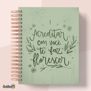 Agenda Permanente - Momentos Folhas Internas Papel Offset 75g. 1 Dia por Página - 358 páginas - 15x21 cm Impressão Colorida. Capa com Laminação. Wire-o. Bolso Plástico e Fechamento com Elástico.