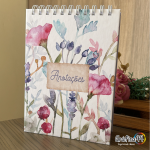 Bloco de Anotações Folhas Internas Papel Offset 75g. 15x21 cm Impressão Colorida. 100 folhas brancas lisas Capa dura e wire-o 