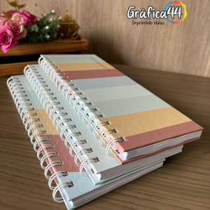 Desk Planner Semanal Folhas Internas Papel Offset 90g. 10 x 25 cm - 52 semanas Impressão Colorida. Capa com Laminação. Wire-o. 